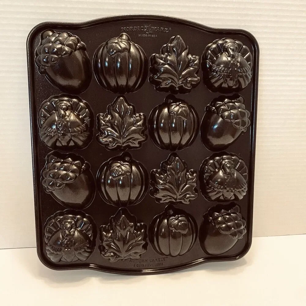 Nordic Ware Autumn Fall Delights Cake Cakelet Pan Cupcakes Brown Acorn Pumpkin